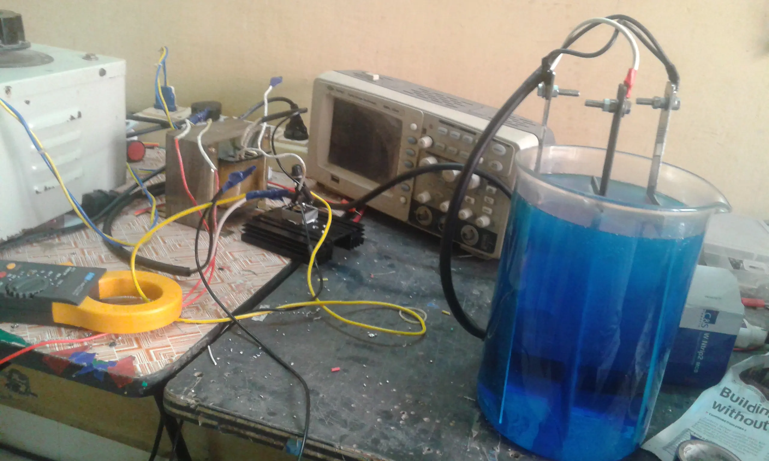 Lab trial process — copper recovery from copper sulphate (CuSO₄) solution by electrowinning.